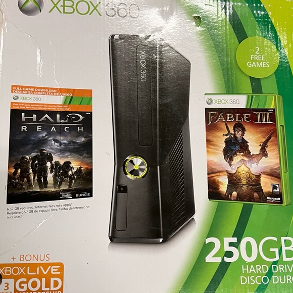 Xbox 360 bundle - includes 6 games - Picture 1 of 4